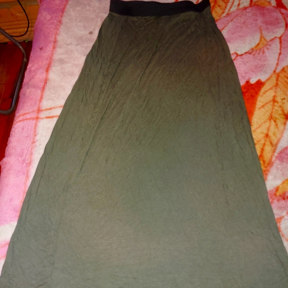 Carol Little Petites Size PM, Green skirt with black elastic band, EUC